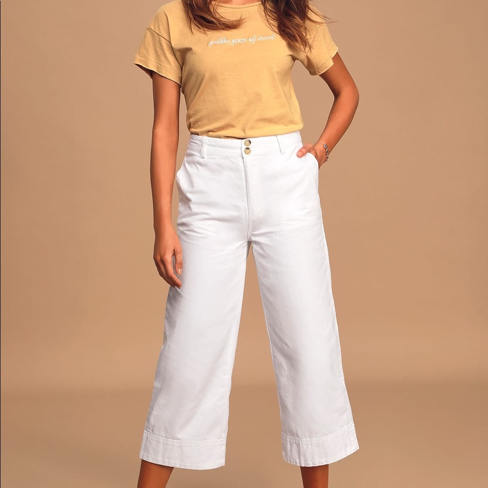 NWT Oniell white crop pants.